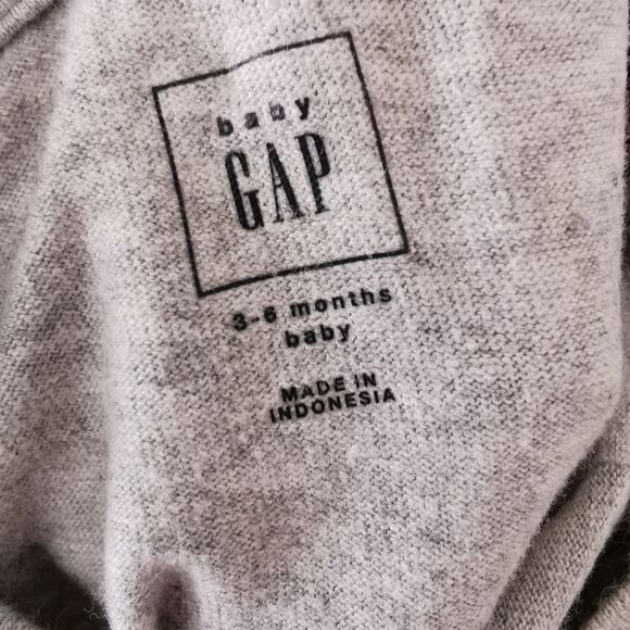 3/$15 Gap long sleeve t-shirt size 3-6 m - Picture 4 of 4